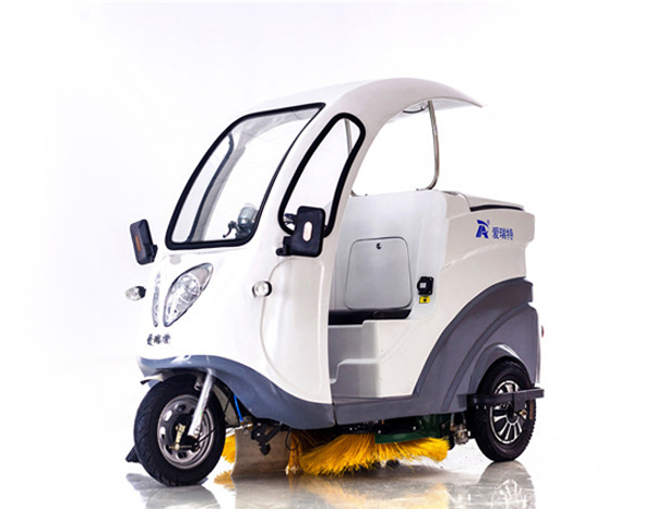 瑞清S11純電動(dòng)駕駛式掃潔車.jpg